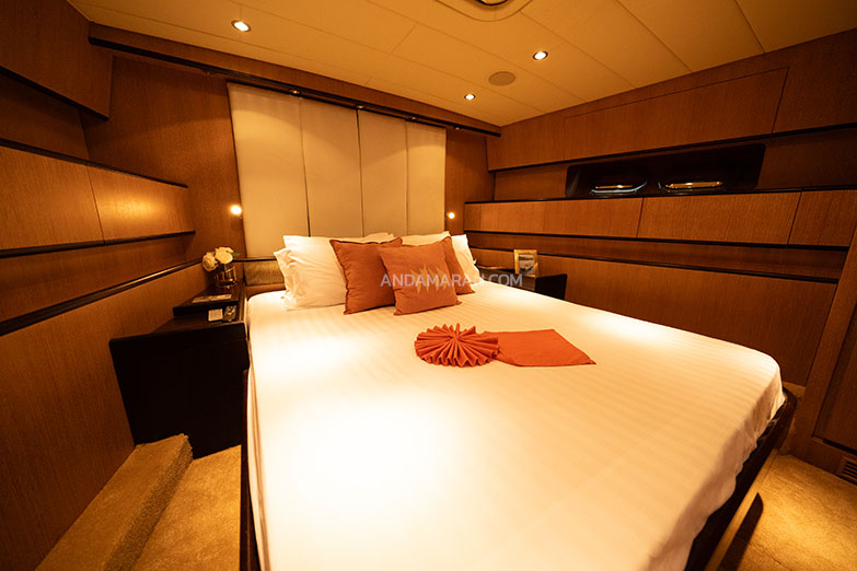 Cognac Arno Leopard 75ft Motor Yacht - Image 20