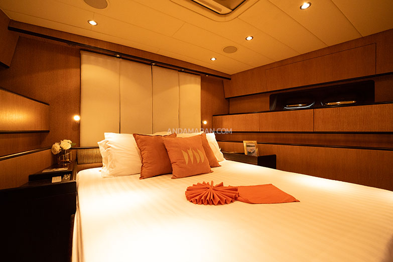 Cognac Arno Leopard 75ft Motor Yacht - Image 19